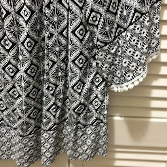 Ladies Ruby Rd. Black and white light weight smock. Size L. - Picture 4 of 4